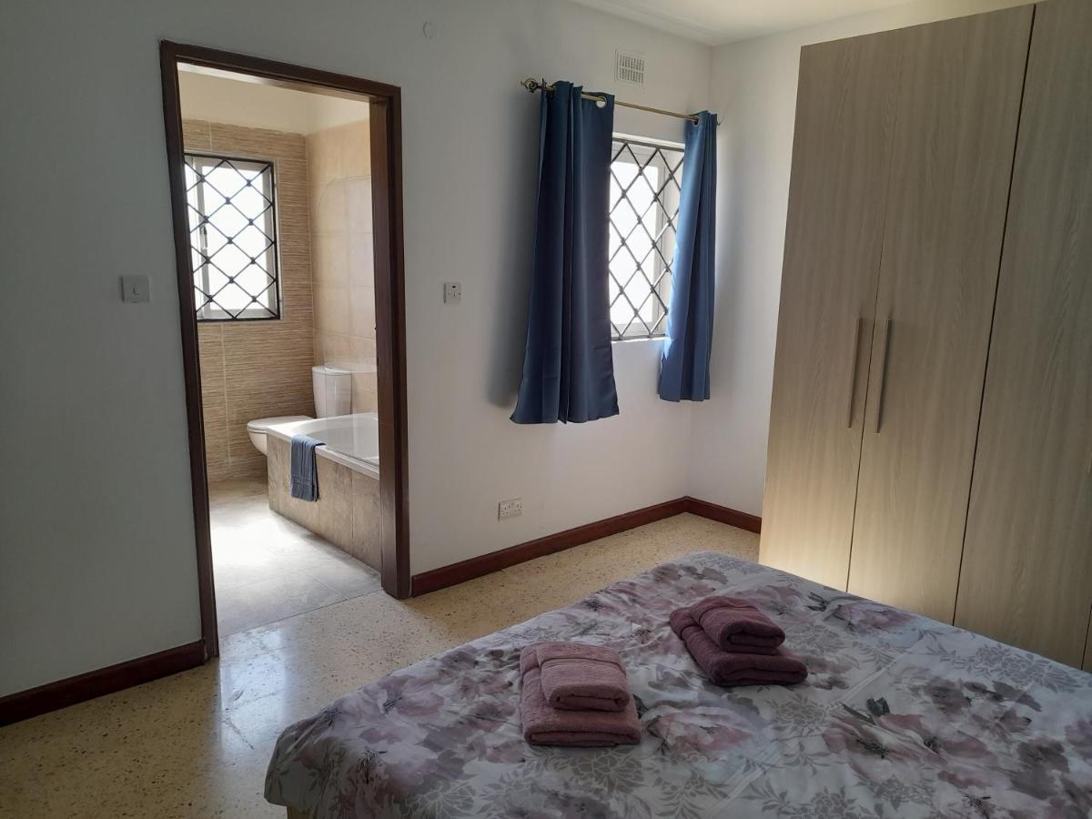 Sunshine Holiday Apartment 4 Next To The Sea 세인트폴스베이 외부 사진